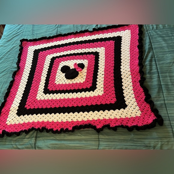 Crocheted Baby Blanket 🎀 Host pick!🔥 - Picture 2 of 9